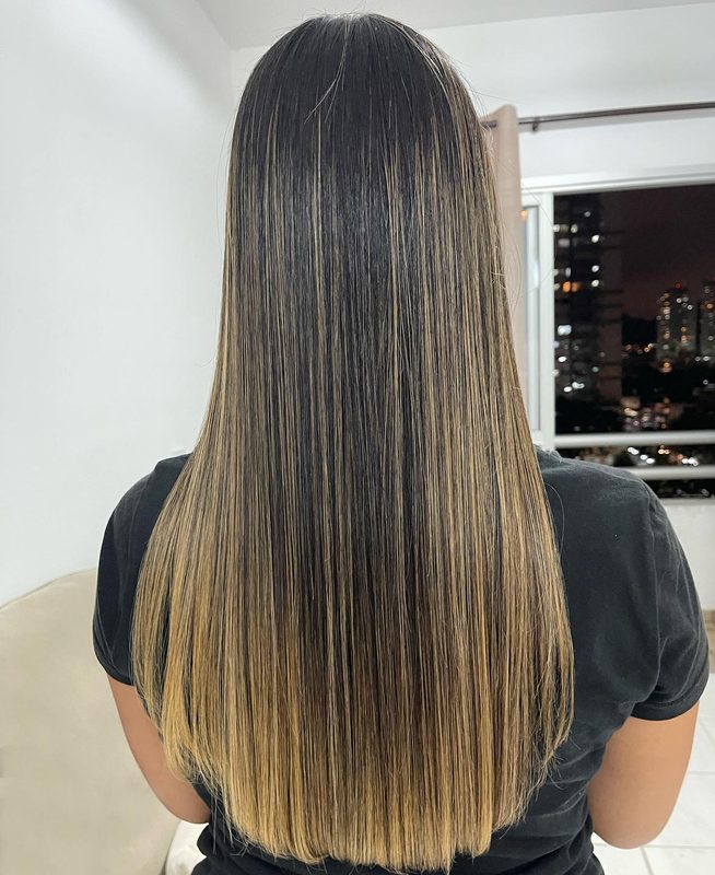 Morena iluminada longa