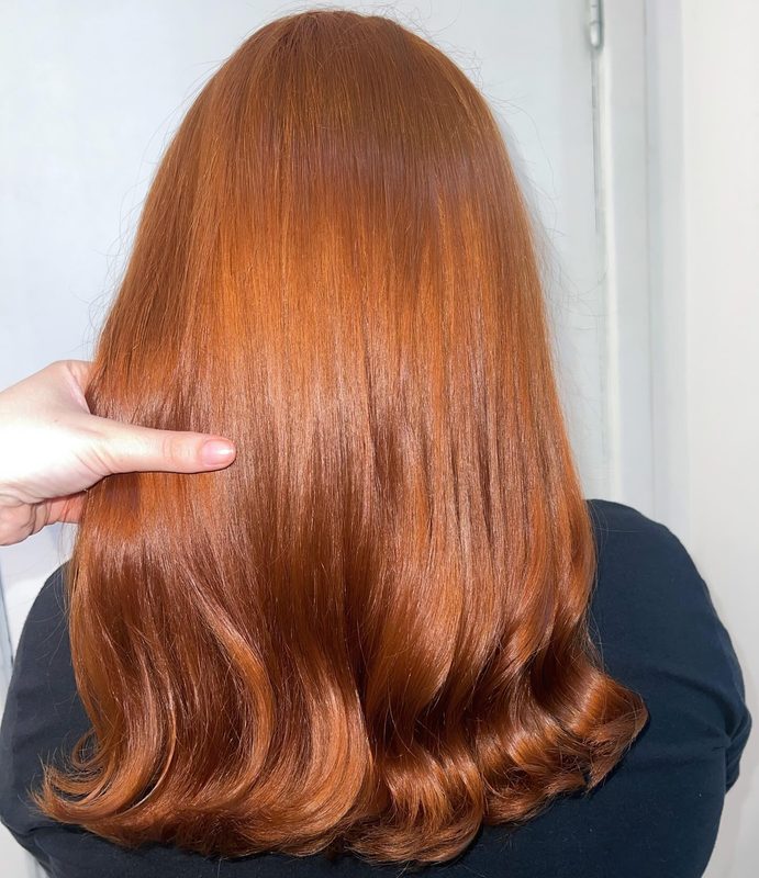 Ruivo intenso com ondas